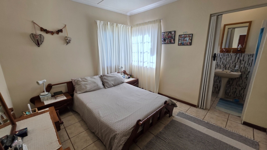 3 Bedroom Property for Sale in Heiderand Western Cape